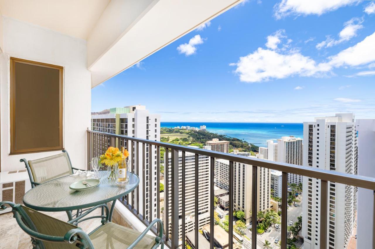 Upscale Penthouse With Ocean Views - Free Parking Daire Honolulu Dış mekan fotoğraf