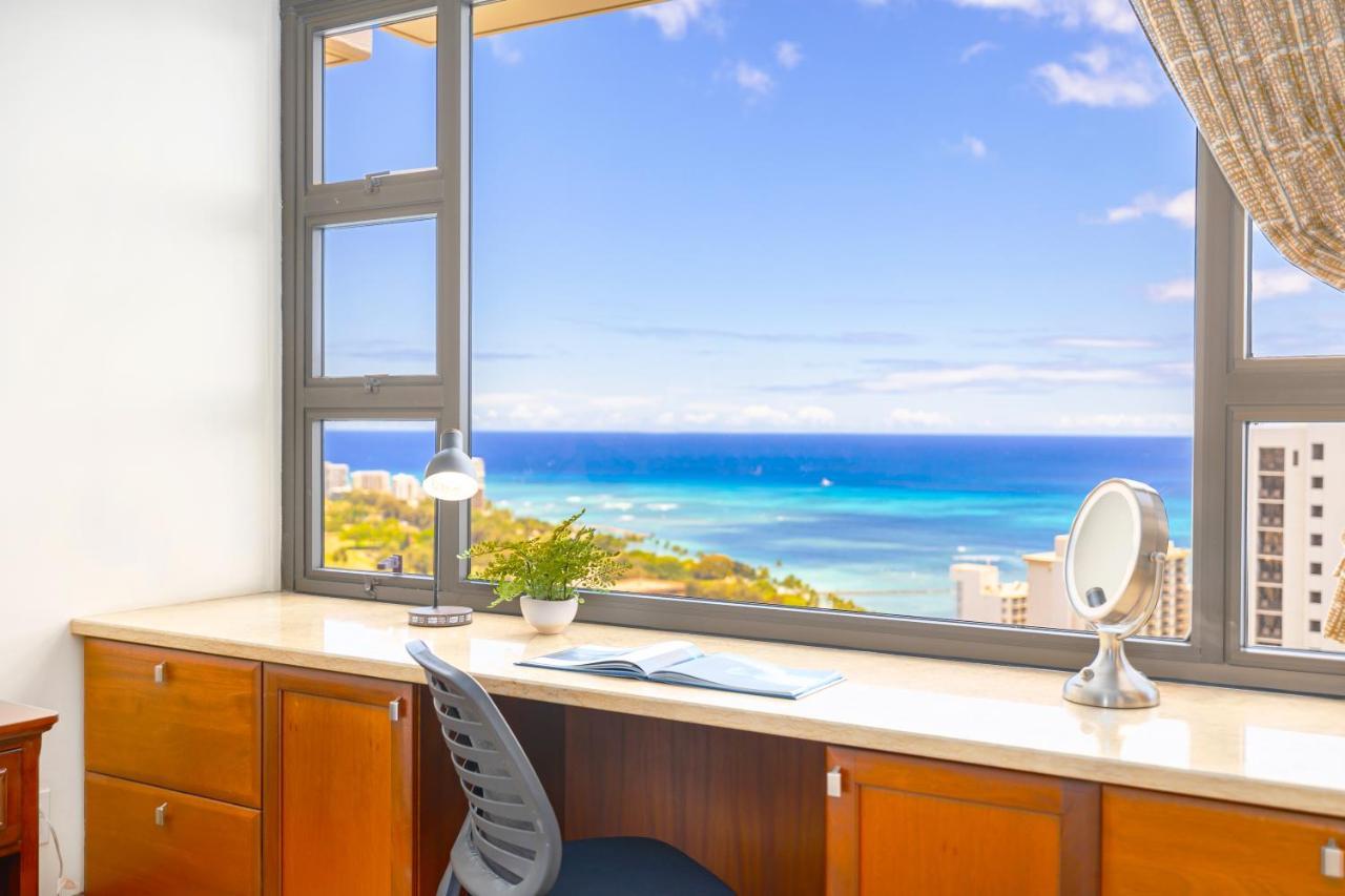 Upscale Penthouse With Ocean Views - Free Parking Daire Honolulu Dış mekan fotoğraf