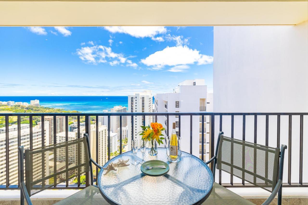 Upscale Penthouse With Ocean Views - Free Parking Daire Honolulu Dış mekan fotoğraf