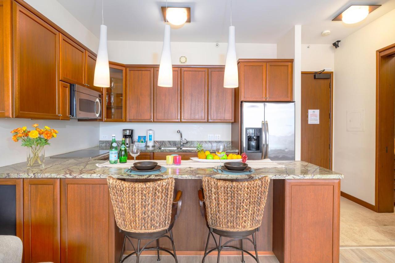 Upscale Penthouse With Ocean Views - Free Parking Daire Honolulu Dış mekan fotoğraf