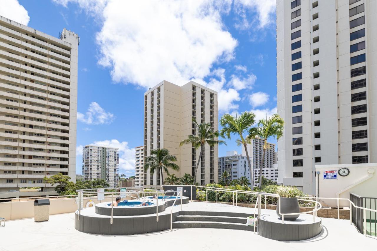 Upscale Penthouse With Ocean Views - Free Parking Daire Honolulu Dış mekan fotoğraf