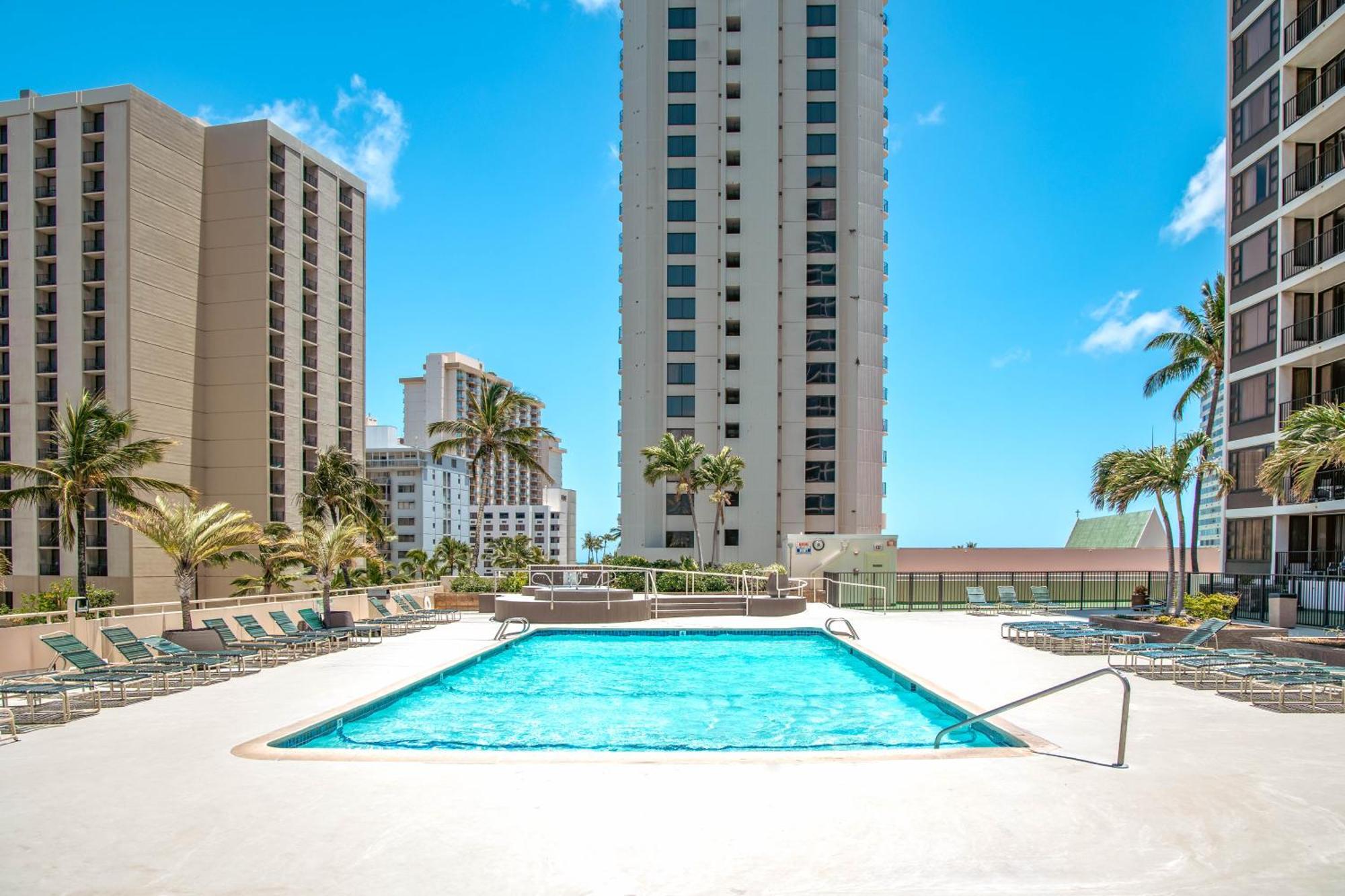 Upscale Penthouse With Ocean Views - Free Parking Daire Honolulu Dış mekan fotoğraf