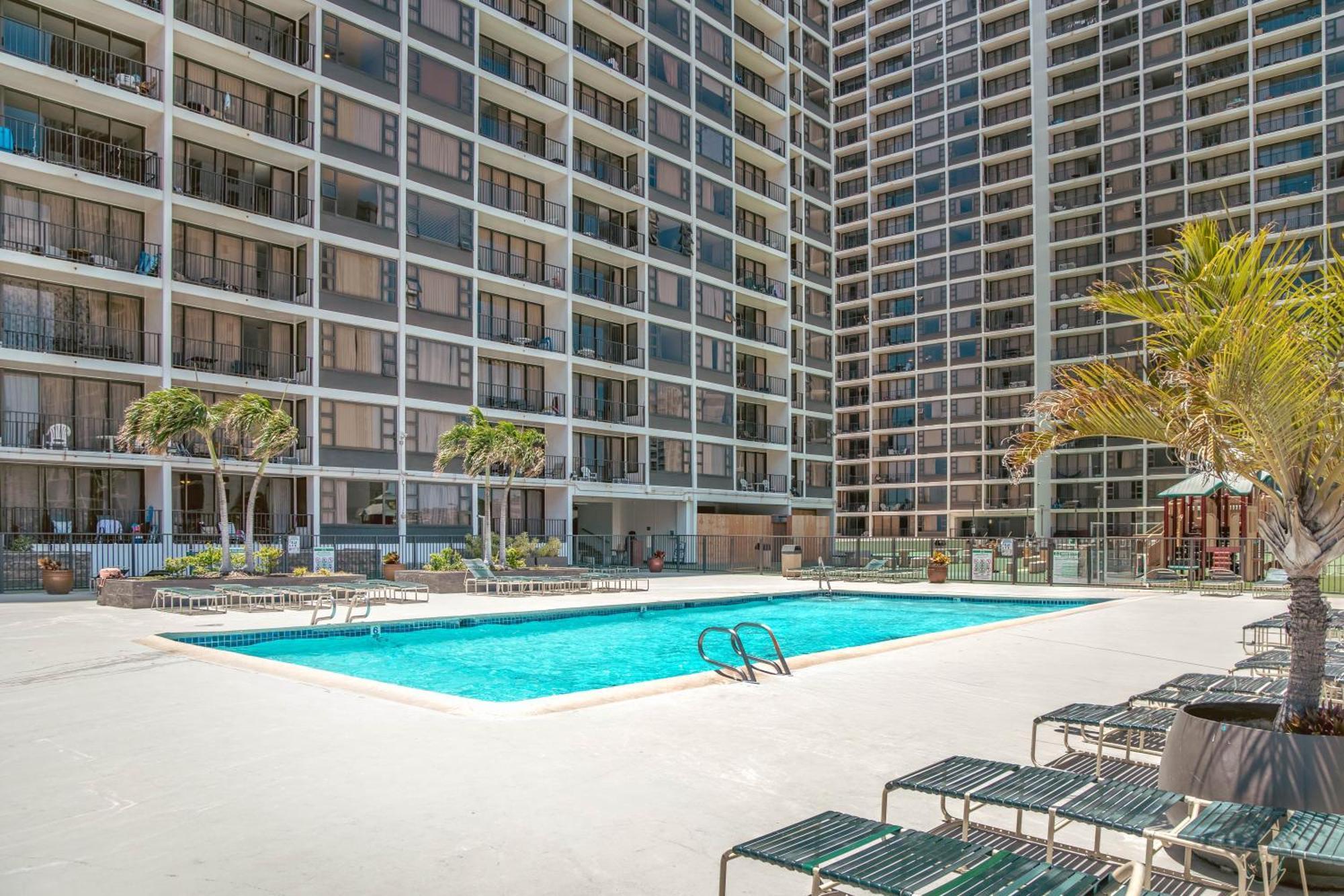 Upscale Penthouse With Ocean Views - Free Parking Daire Honolulu Dış mekan fotoğraf