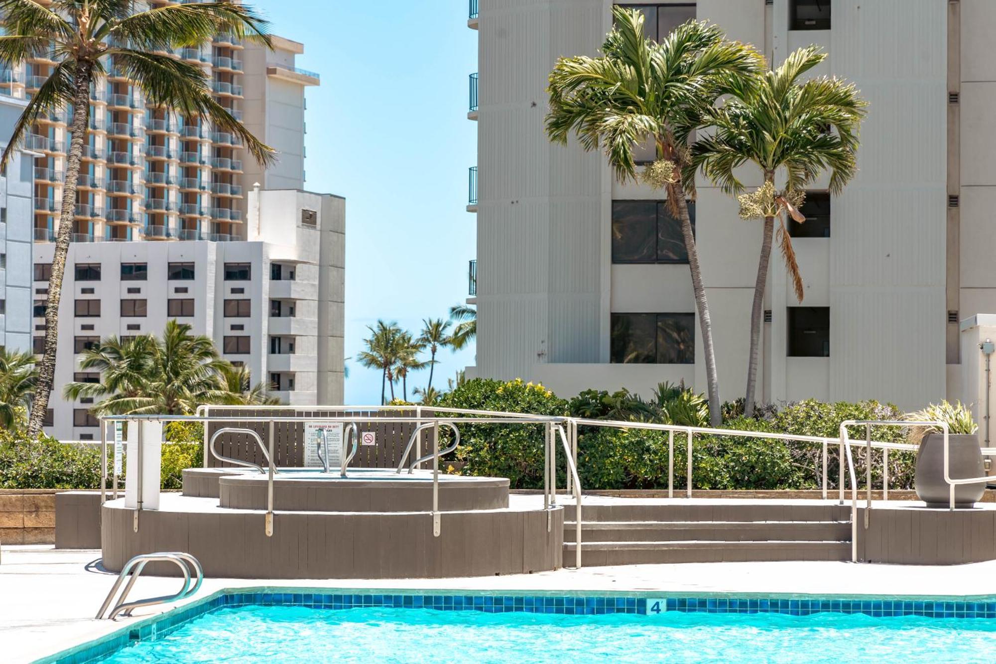 Upscale Penthouse With Ocean Views - Free Parking Daire Honolulu Dış mekan fotoğraf