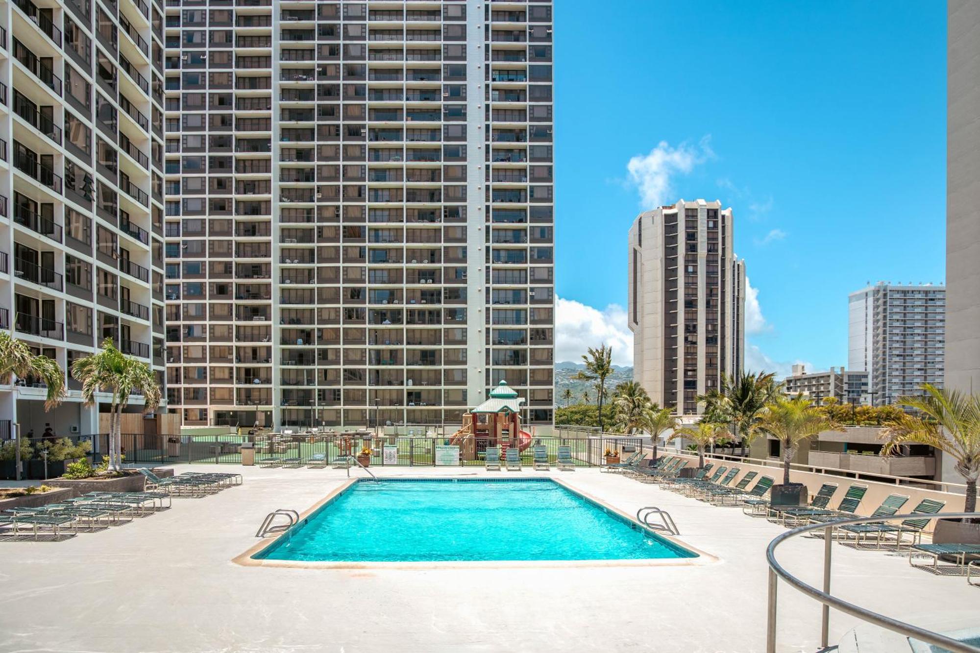 Upscale Penthouse With Ocean Views - Free Parking Daire Honolulu Dış mekan fotoğraf