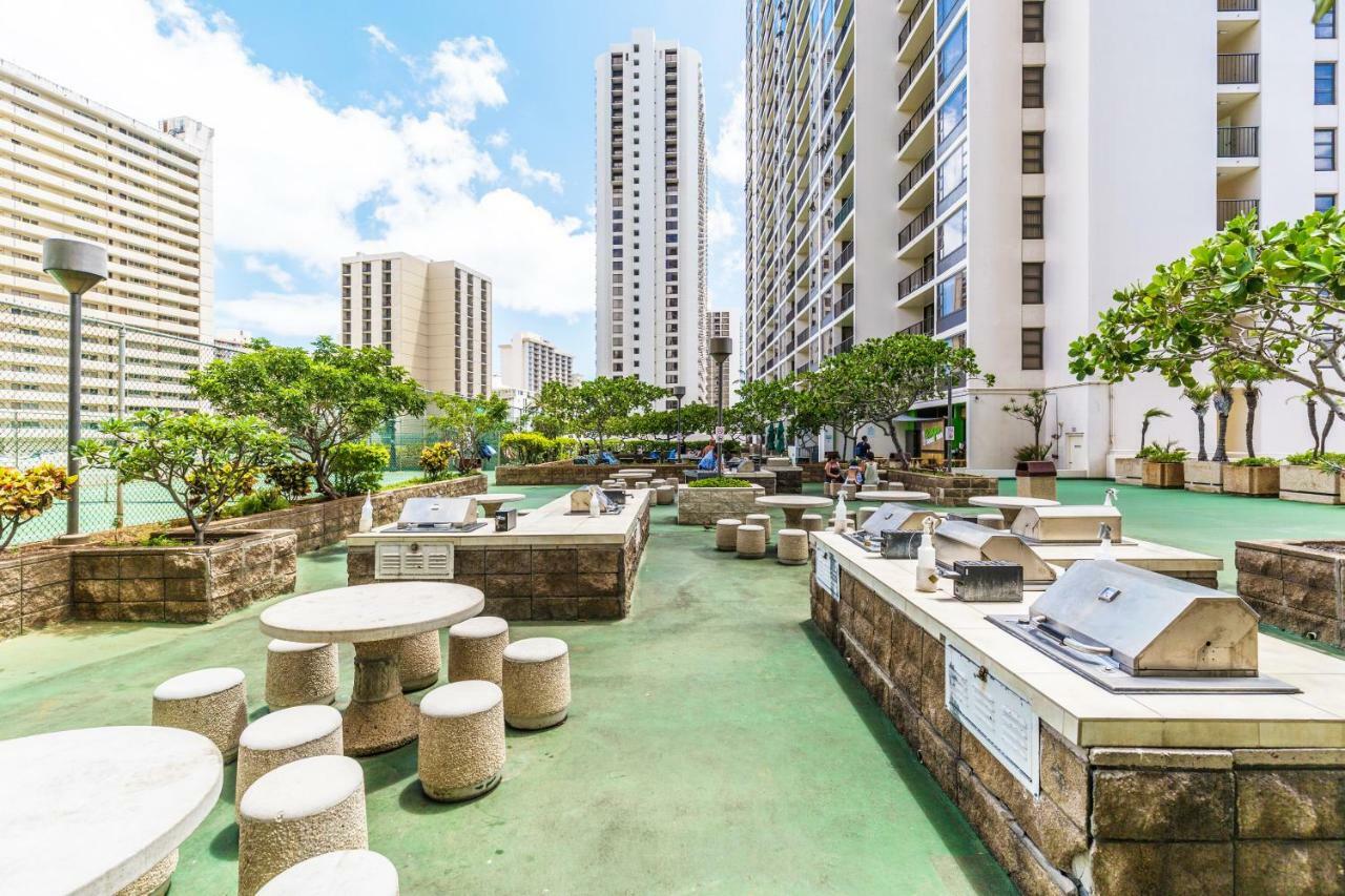 Upscale Penthouse With Ocean Views - Free Parking Daire Honolulu Dış mekan fotoğraf