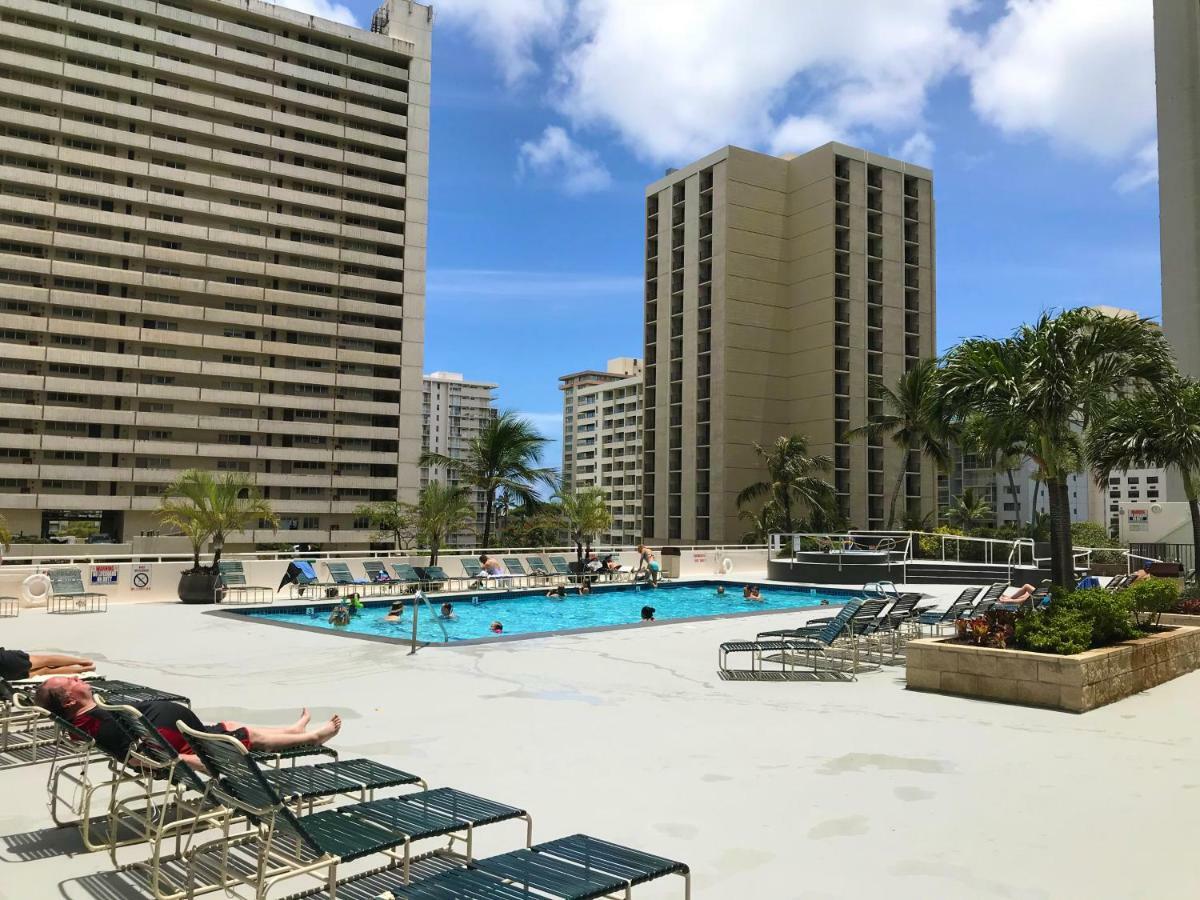 Upscale Penthouse With Ocean Views - Free Parking Daire Honolulu Dış mekan fotoğraf